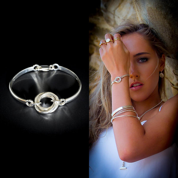 Helix - Bracelet in Sterling Silver 925 with Parrot Clasp Watch Fit 3 Silver Interlocking Rings 20mm Diameter.
